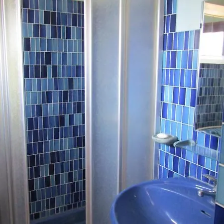 Salle De Bains Privee Jardin Arbore
